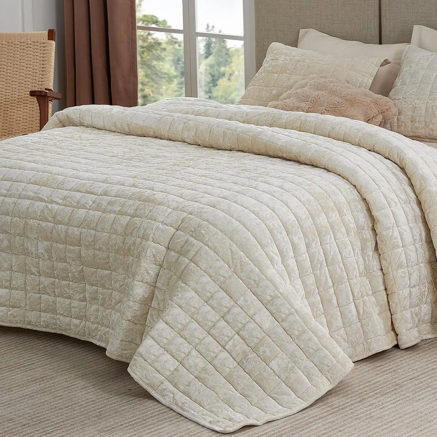 

Luxury Velvet Quilt Set King Size - Soft Cozy Cream White Bedding with Pillow Shams for All Seasons