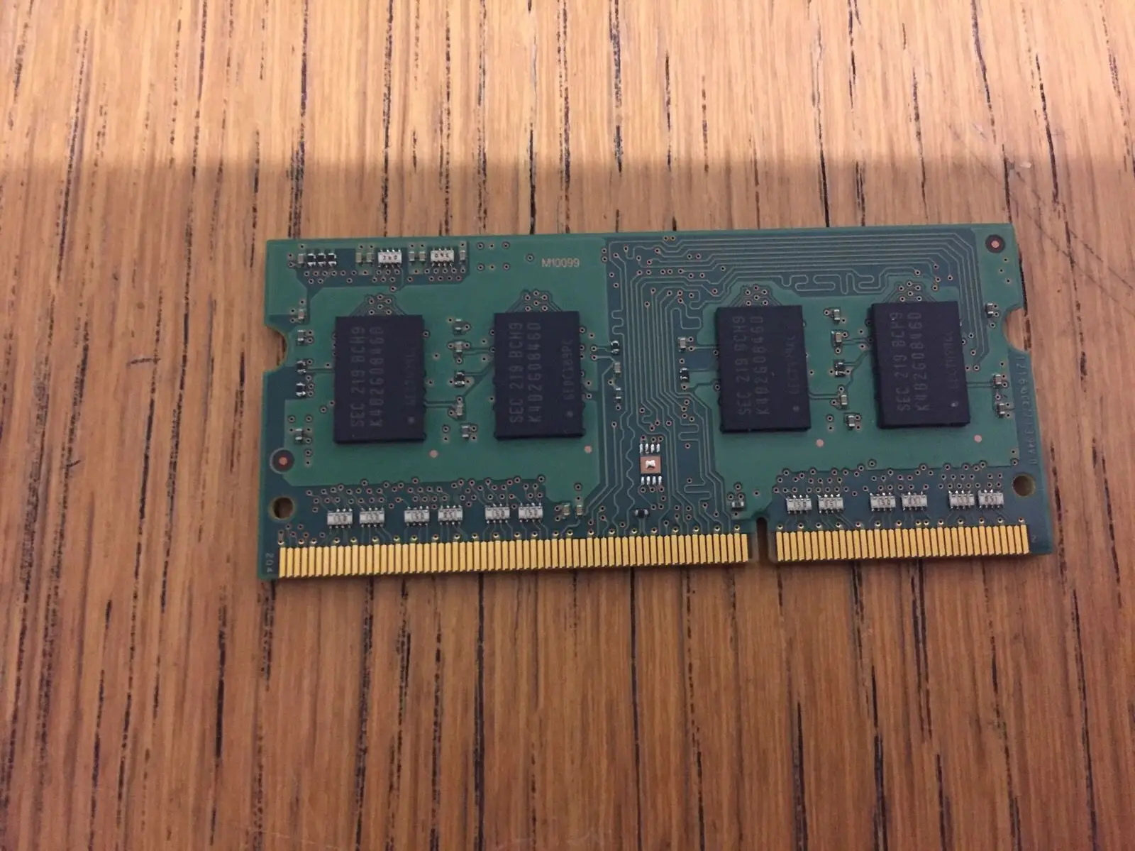 M471B5773DH0-CH9 2G 1RX8 PC3-10600S-09-11-B2 Notebook memory stick