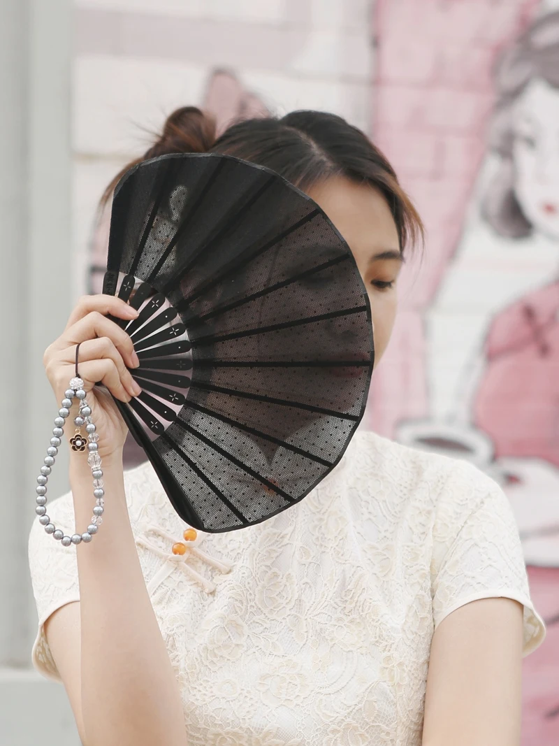 

Черная кружевная веерная веерная лопатка ручной работы в китайском стиле для лучшей подруги, однотонная, из бамбуковых спиц