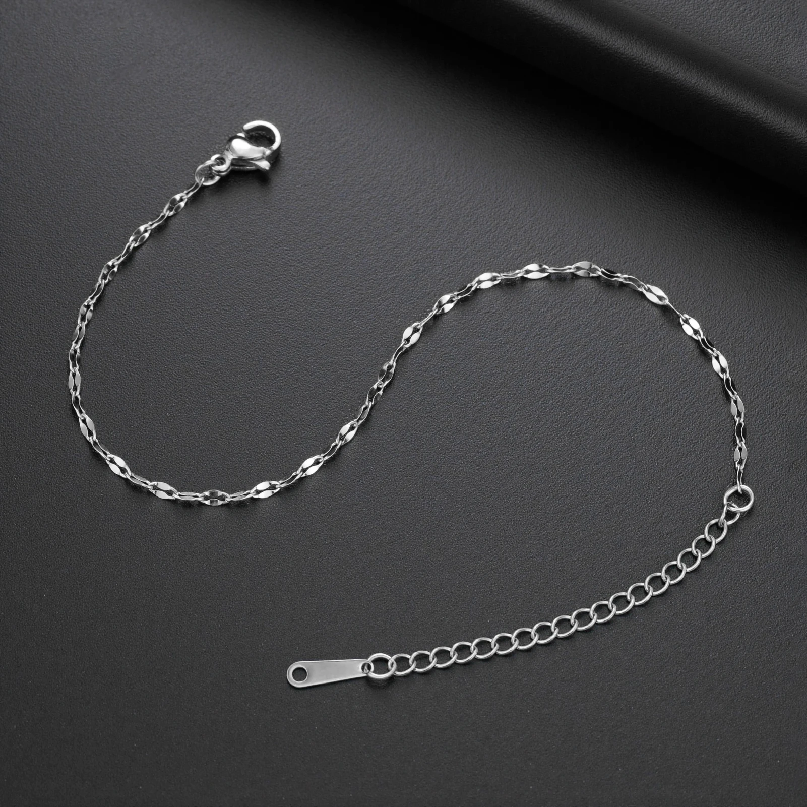 COOLTIME Minimalistisches Edelstahl-Armband in Goldfarbe, Lippenstiftkette, modisch, für Damen, Schmuck, Geschenk, Großhandel 2026 – Detail 3