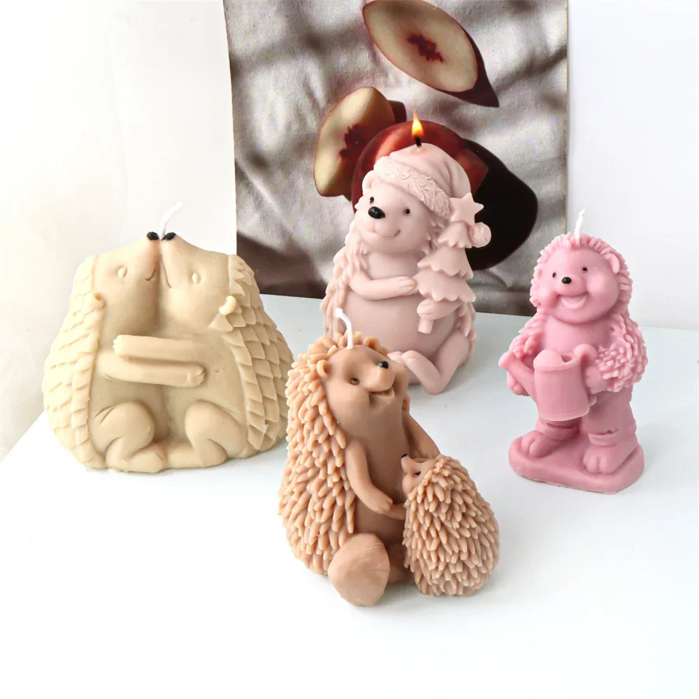 

Hug Couple Hedgehog Silicone Candle Mold 3D Christmas Hat Hedgehog Aromatherapy Plaster Resin Mold Candle Making Supplies