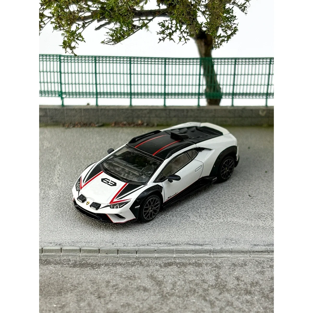 

InStock MINI GT 1:64 # 7463 Lamborghinix Huracanx Sterrato Maverick 63 # Сплав