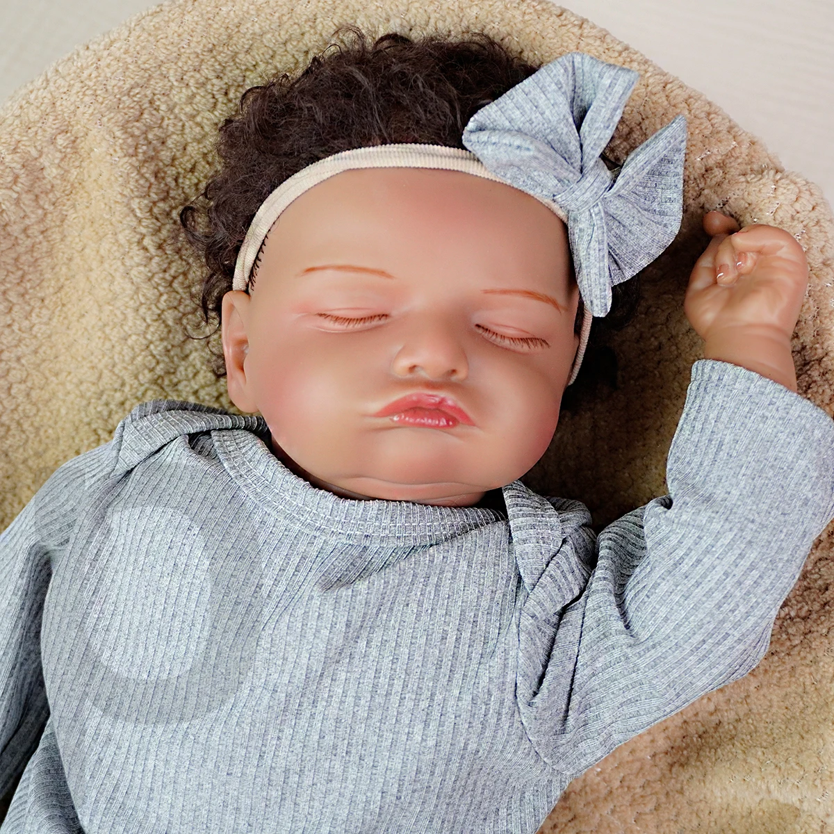 

Vivid Rebirth Baby Doll Black Baby Soft Body and Realistic Curling Newborn Baby Doll Cloth Body with Children's Gift Box DIY Toy