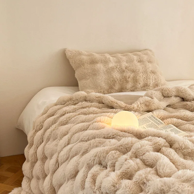 Imitation Rabbit Fur Plush Blanket Winter Warmth Comfortable Blankets Bed Luxury Warm Sofa Cover Throw Blanket and Pillowcase