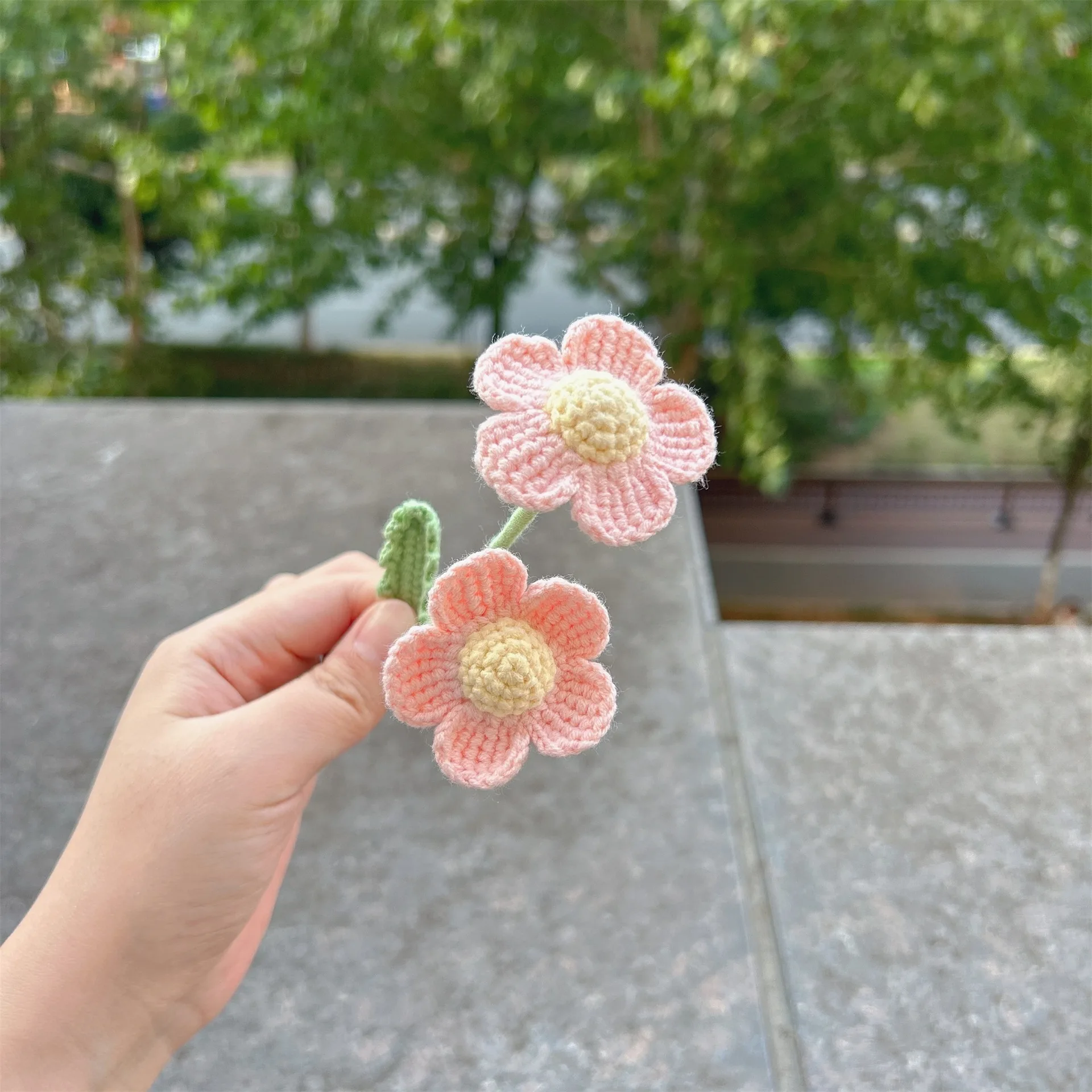 Liebliche Gehäkelte Blumenzweige Handgewebte Blumensträuße Kreative Künstliche Blumen Raumdekoration Geschenk für Freunde – Detail 2