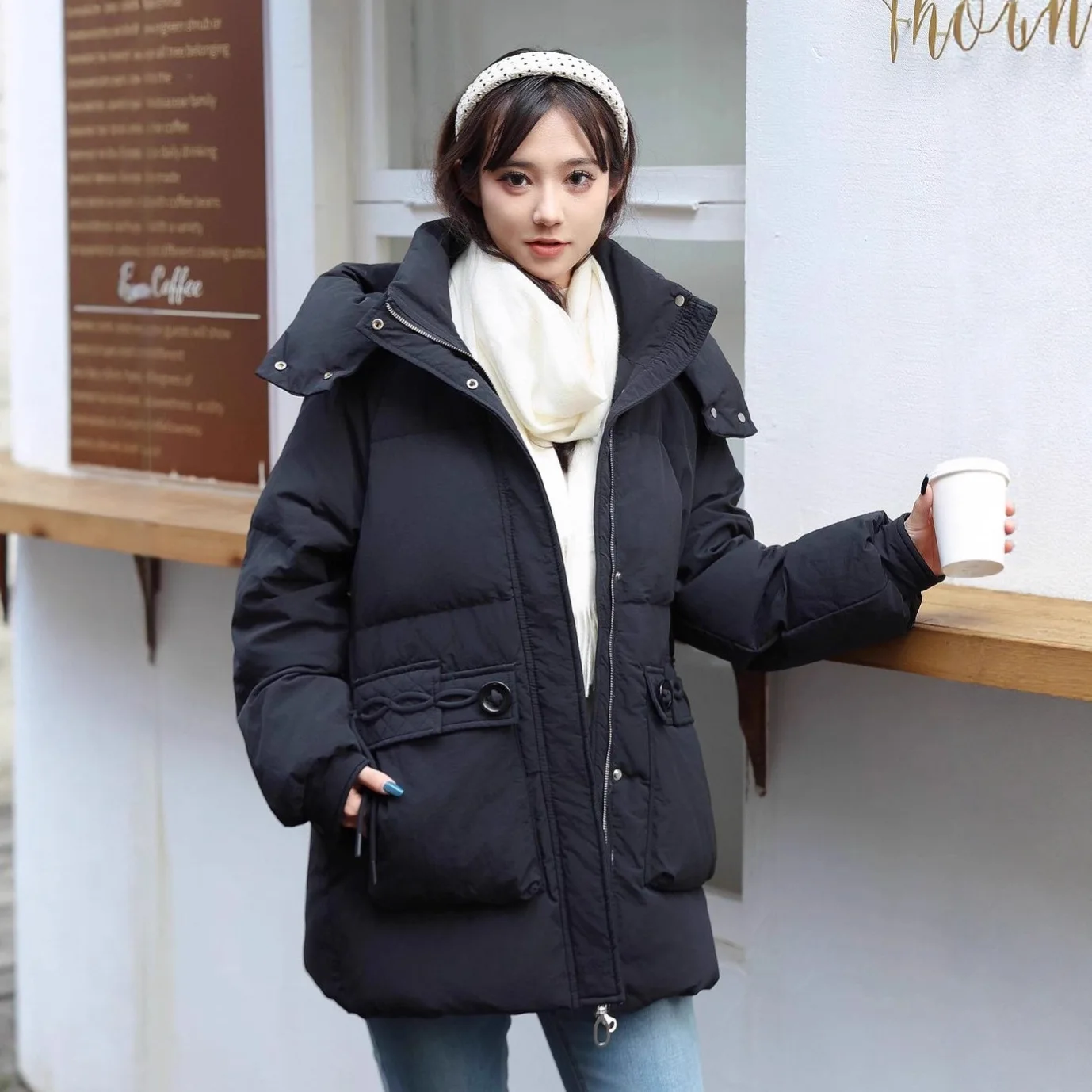 Jaqueta feminina de inverno de penas de ganso para deslocamento com capuz solto