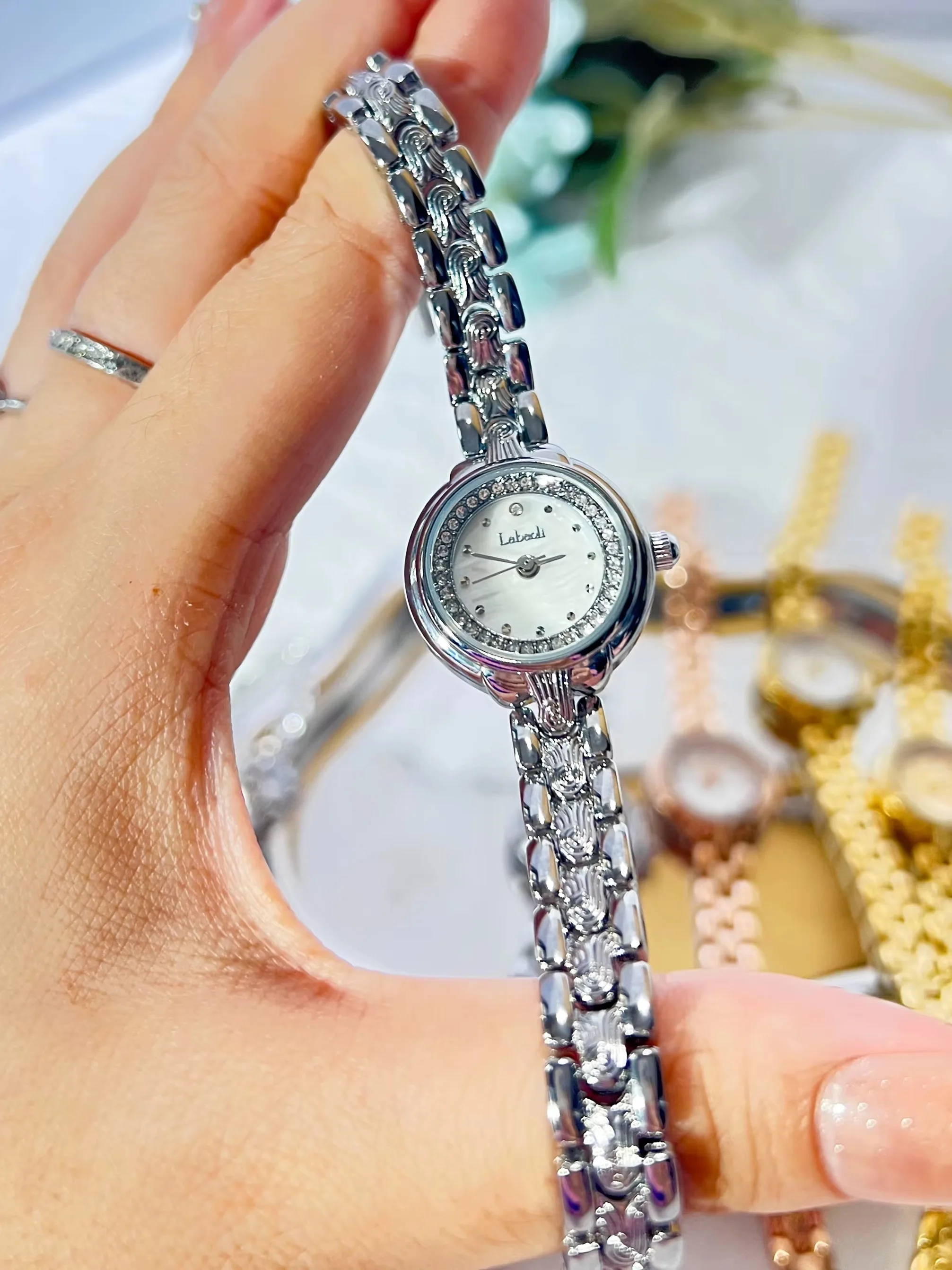 New fashion light luxury trend all-match exquisite small women's watch quartz watch ladies watch luxury highquality women's gift