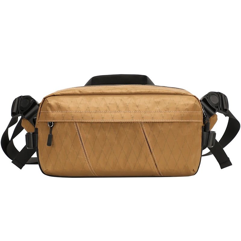 حقيبة كتف رجالية خفيفة الوزن ومحمولة للتنقل والأنشطة الخارجية، متينة بتصميم عصري مع لمسات دراجات نارية ومقبض ناعم