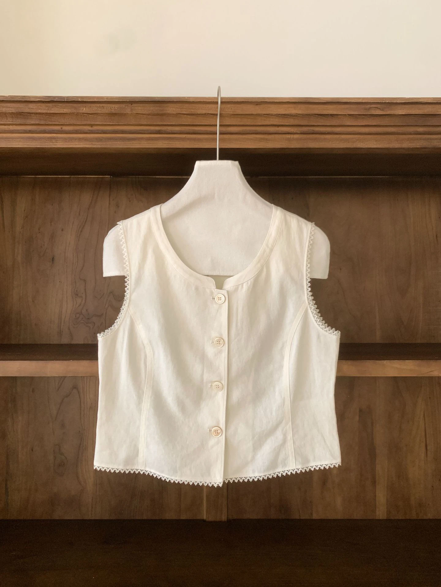 توب نسائي أنيق بياقة مستديرة وكشكشة بدون أزرار، إصدار جديد للصيف من مزيج القطن والكتان، قصير ومستقيم