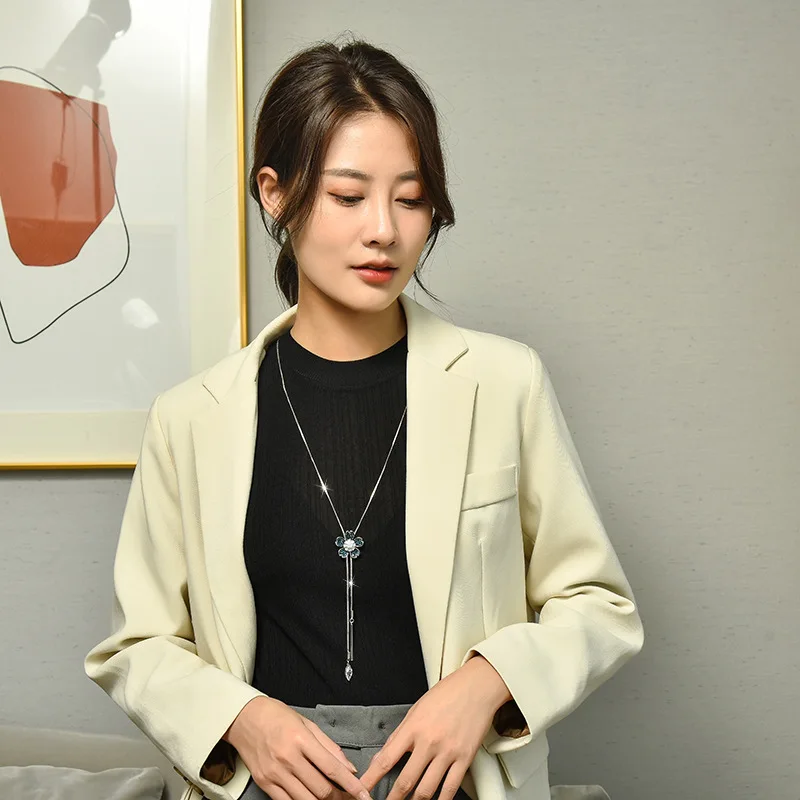 Совершенно новая длинная цепочка для свитера с цветочным принтом подходит для женщин и могут регулировать высококачественный стиль осени и зимы.