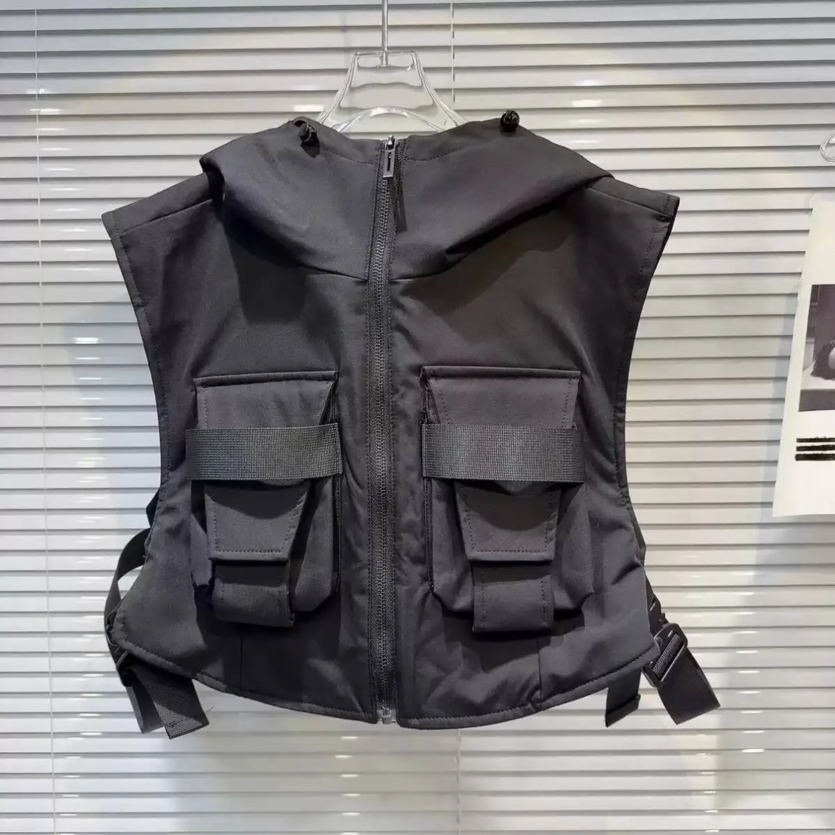 Korean hooded pocket tooling vest women's autumn and winter new niche design fashion temperament design sense slim and slim coat