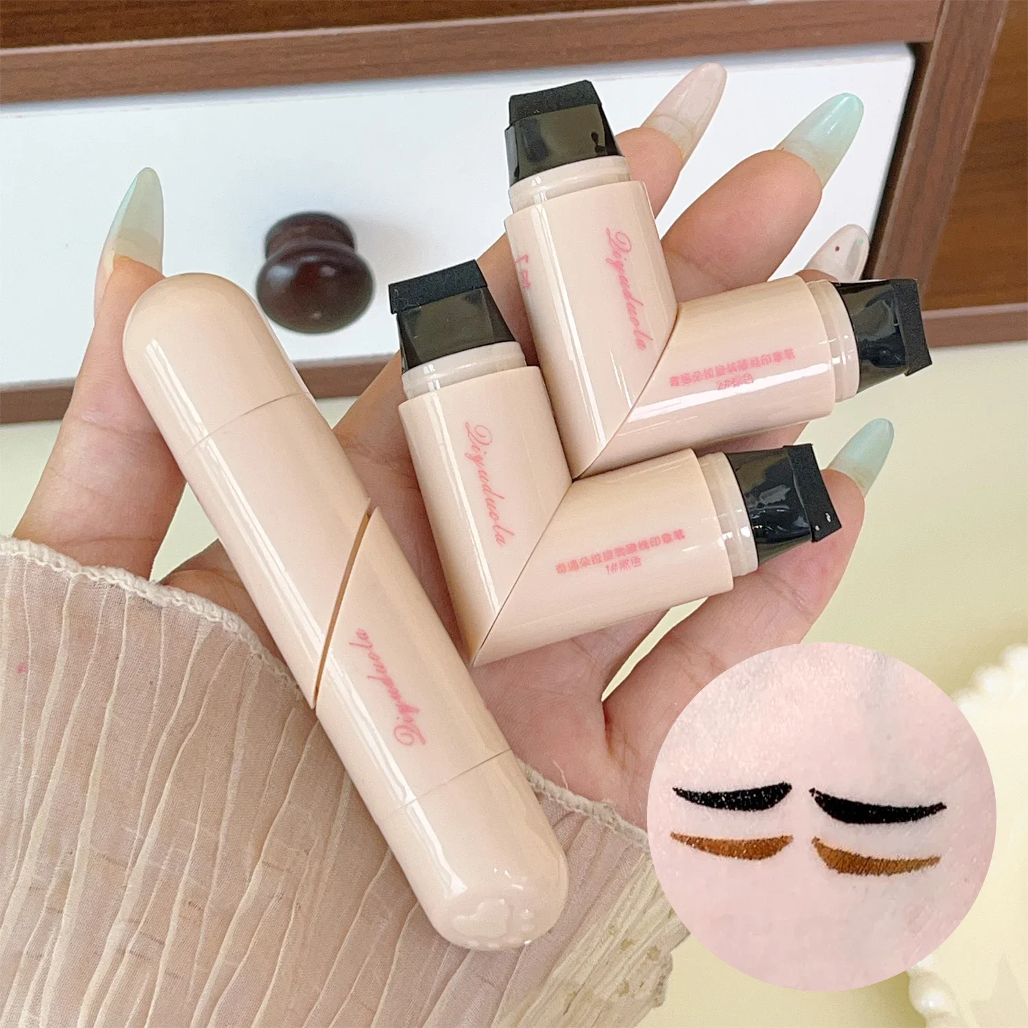 Stylo tampon Eyeliner imperméable à double pointe, longue durée, noir, marron, résistant aux taches, tampon d'aile, pochoir de maquillage pour les yeux à séchage rapide