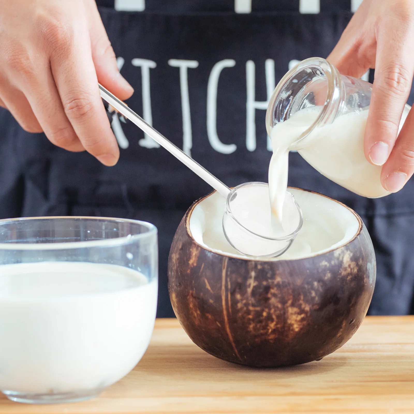 

Creative Long Handle Glass Spoon Angled Mouth Design Temperature Resistant Elegant Pink Dessert Utensil Colored Glass Spoon