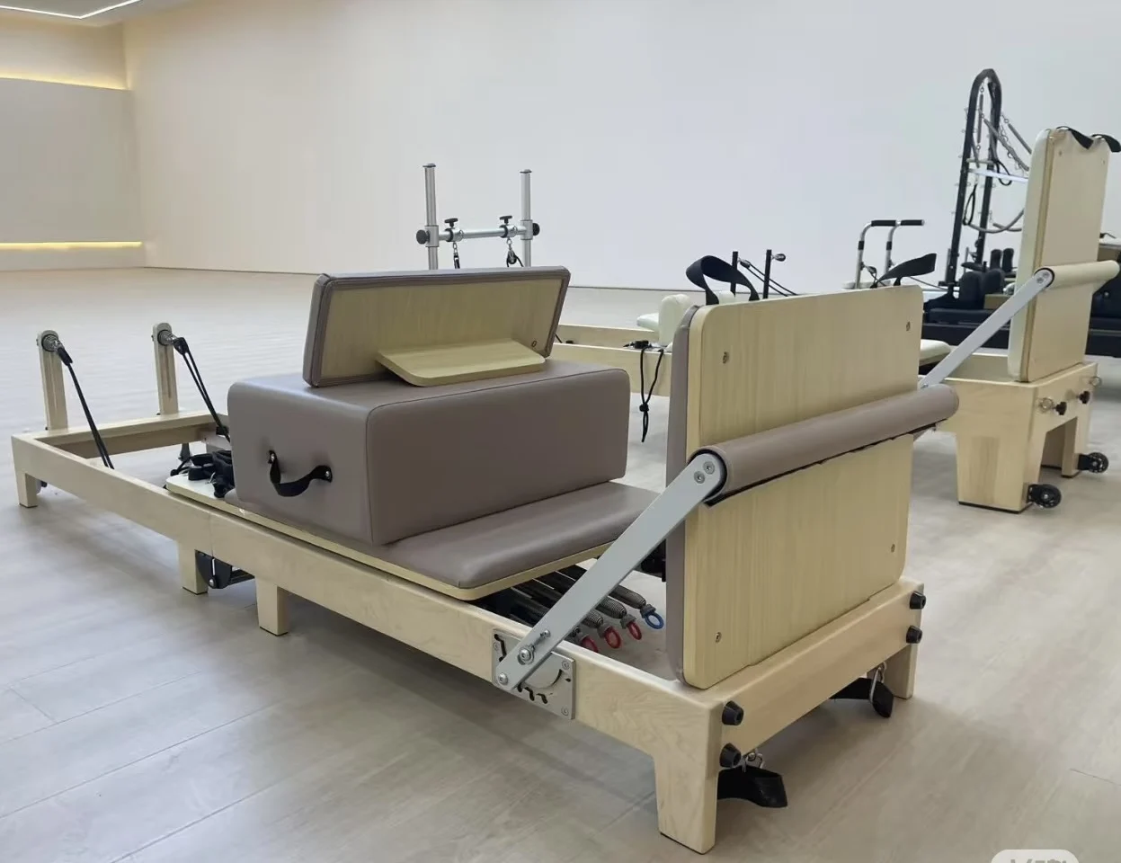 Foldable Wooden Pilates Reformer with 5 Springs, Space-Saving for Home & Studio