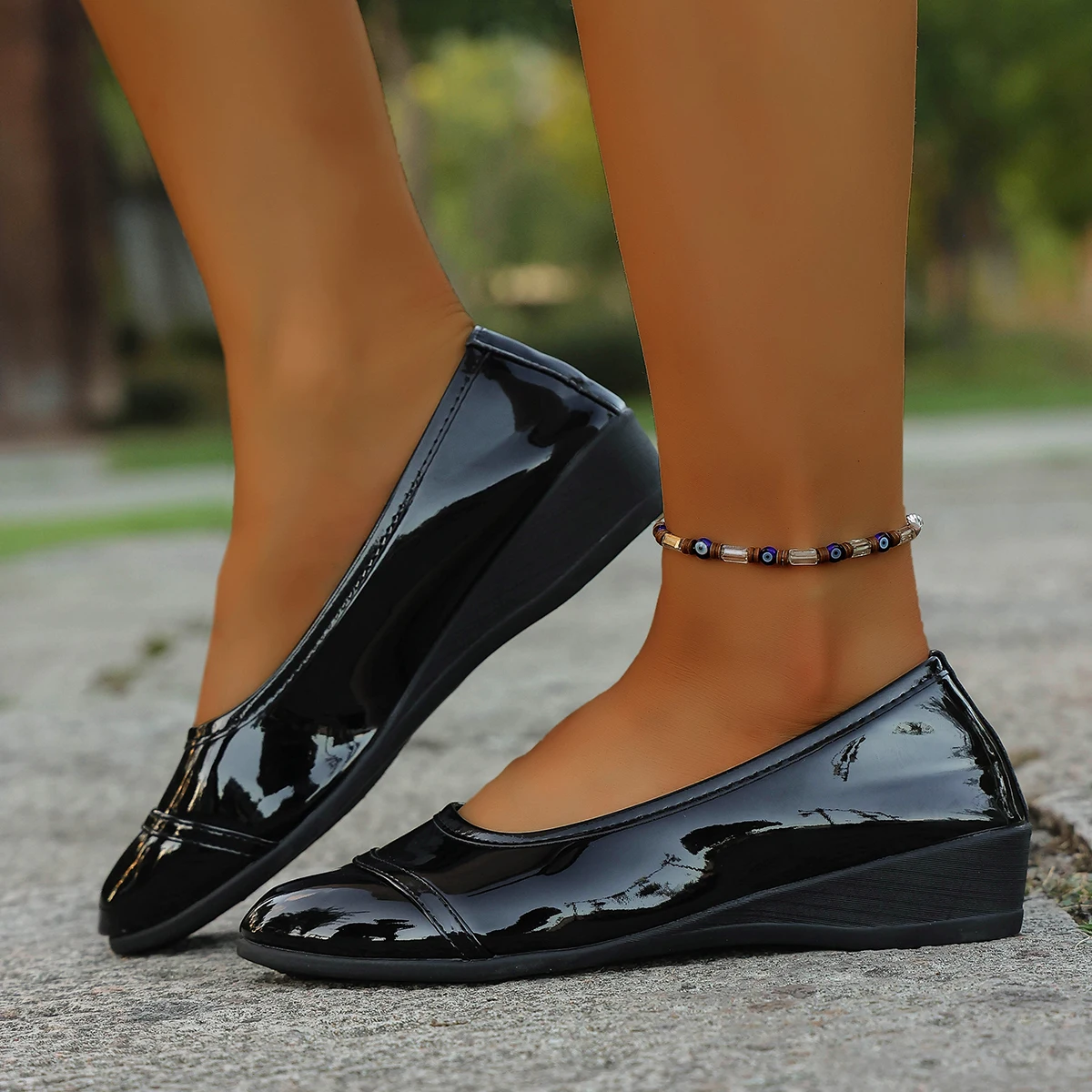 أحذية فردية جديدة من الجلد الناعم لعام 2025، أحذية للأم، أحذية جلدية للعمل للسيدات، أحذية جديدة مريحة بقدم واحدة، أحذية في منتصف العمر