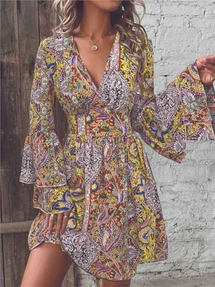 2024 Autumn Winter New Fashionable Women\'s Paisley Printed Sexy V-neck Trumpet Sleeves Casual Loose Dress