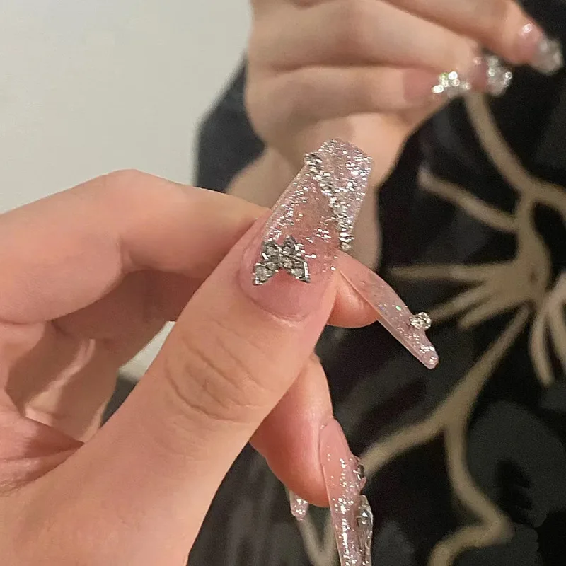 Pregos postiços de borboleta 3D de strass, pressão longa nas unhas para colagem, unhas postiças coreanas, encantos, arte com ferramentas, comprimento médio, 24 peças