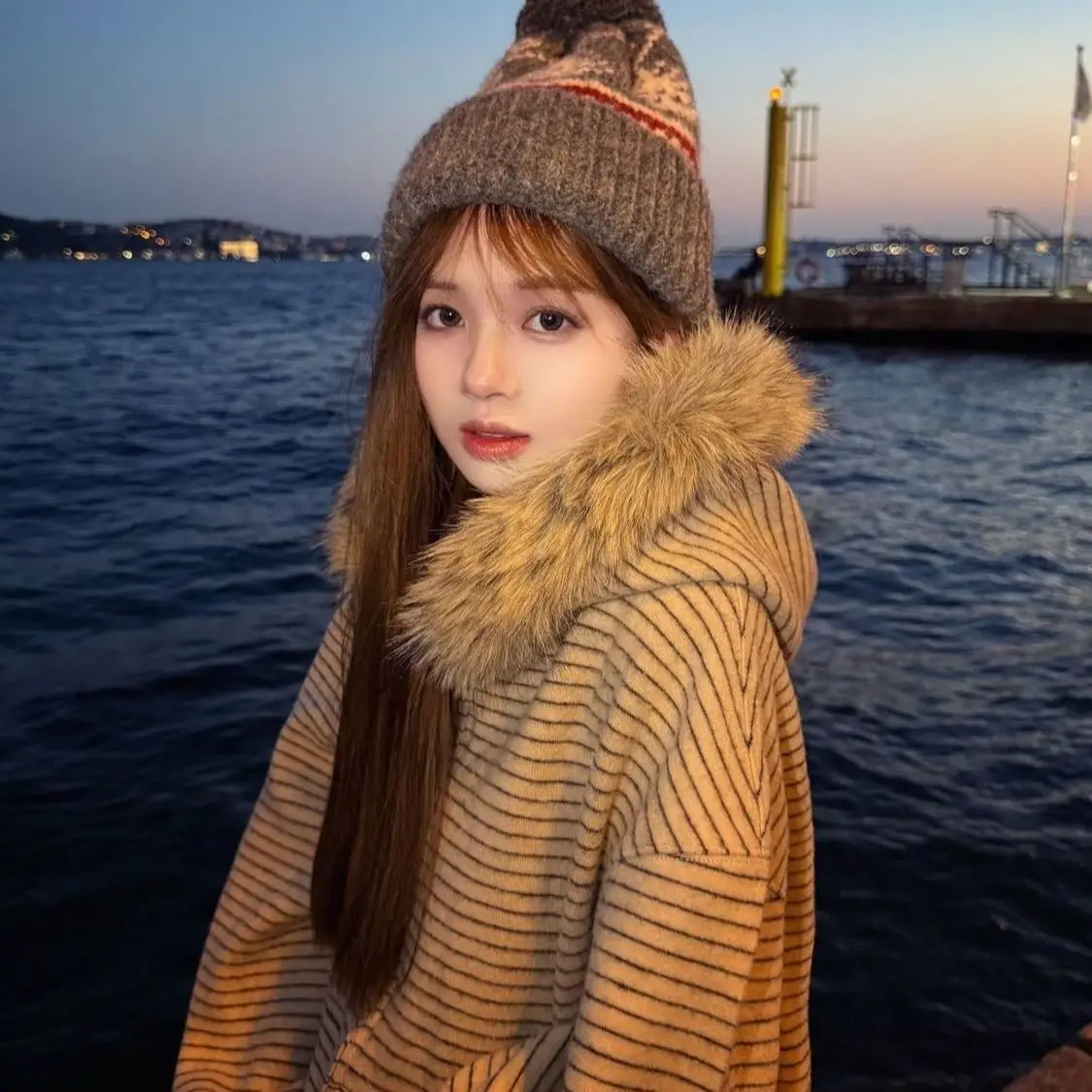 

Корейский несъемный меховой воротник, полосатый кардиган, толстовка с капюшоном для женщин, осень/зима 2025, универсальная дорожная куртка, топ