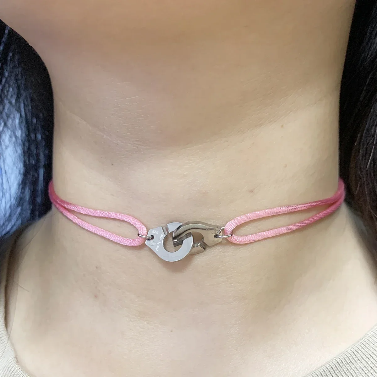 Collar con colgante de esposas de acero inoxidable de alta calidad, ajuste Simple a la moda, bisutería francesa