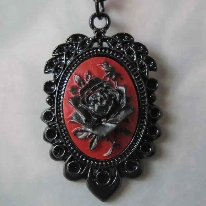 Collana con cammeo rosa nera gotica Donna Ragazza Pagana Alternativa Strega Accessori per gioielli Regalo Girocollo con ciondolo rosa nera vintage