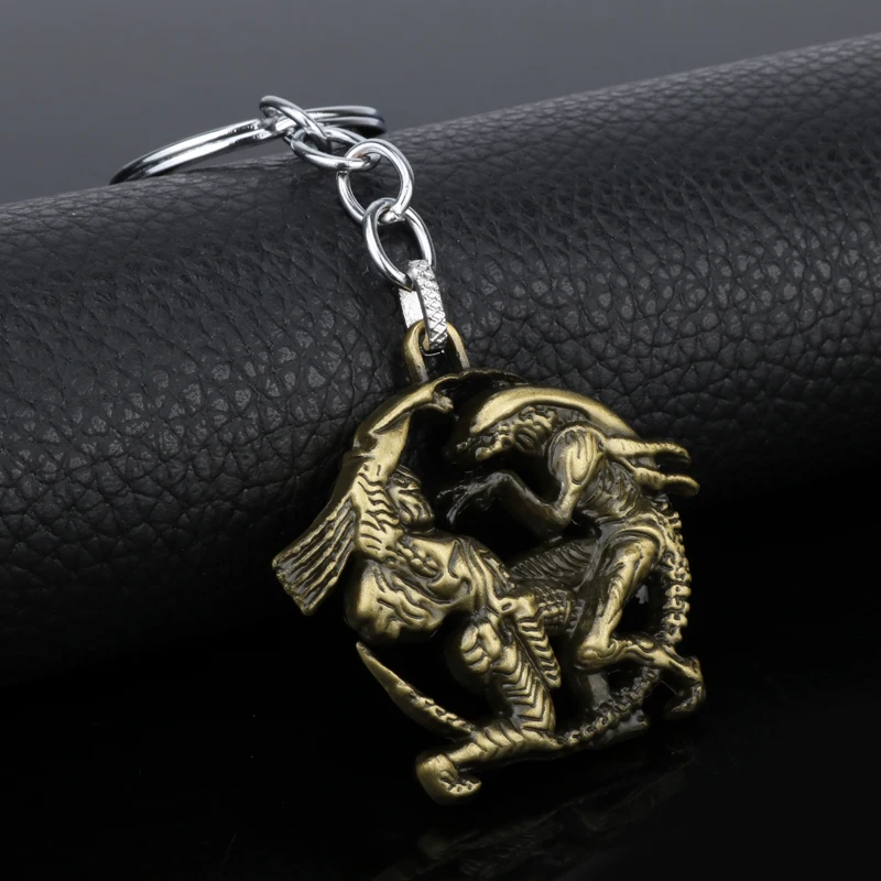 Movie Jewelry Aliens Predator AVP Mask Keychain Alien Queen Figure Cosplay Keyring Men Key Bags Car Key Chains Accessories Gift