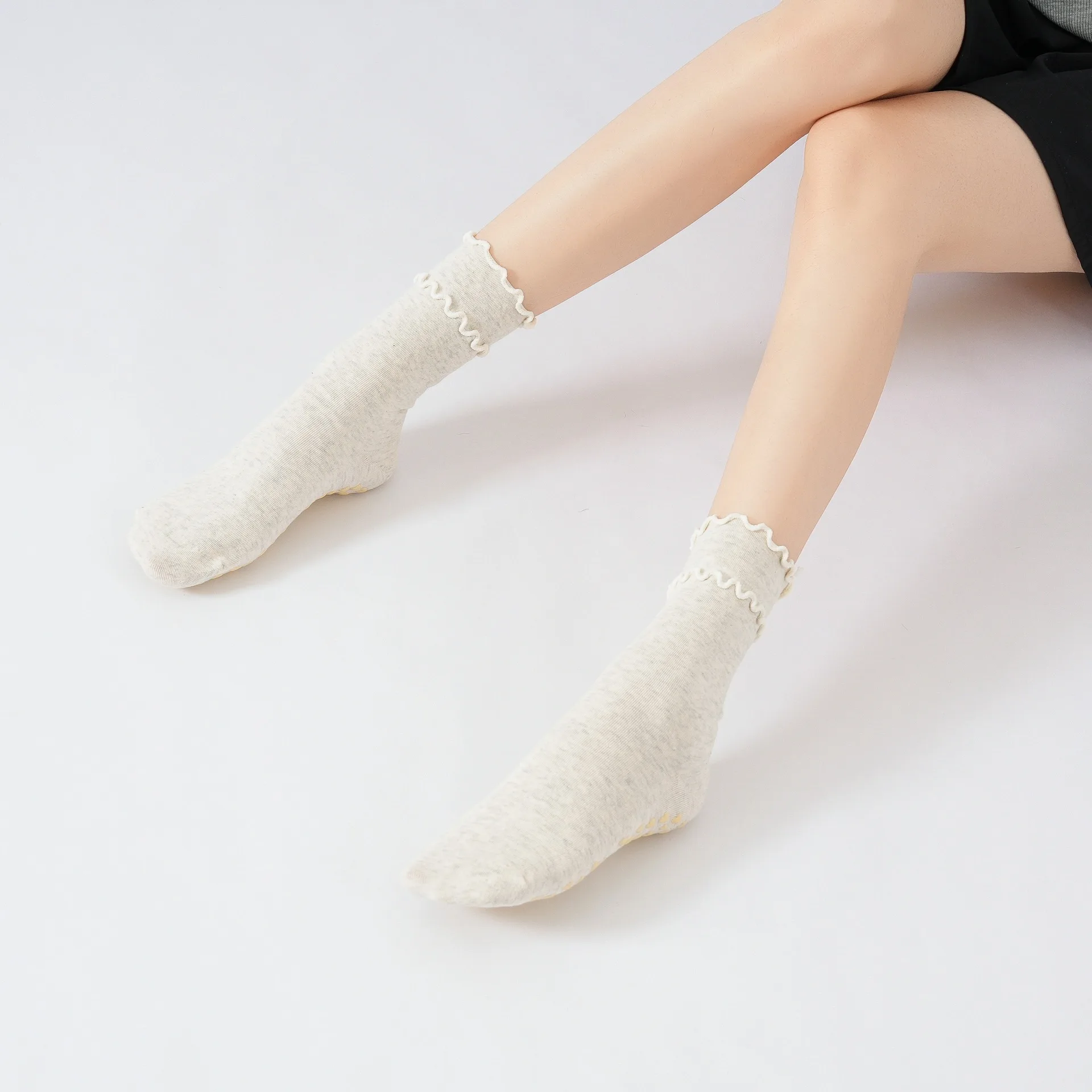 2026년 봄 여성용 러플 엣지 미드 카프 요가 양말 - Grip Sock Yoga 리뷰 및 가격