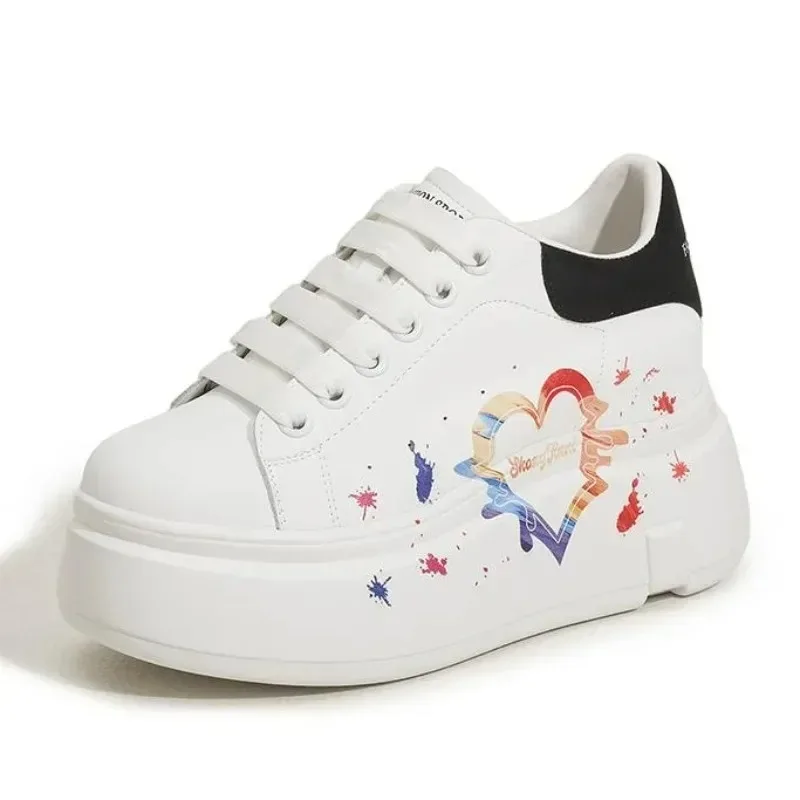 

White Skateboard Shoes for Women 2025 Fashion Thick Soled Ladies Casual Leather Shoes Outdoor Tide Vulcanized Sneakers