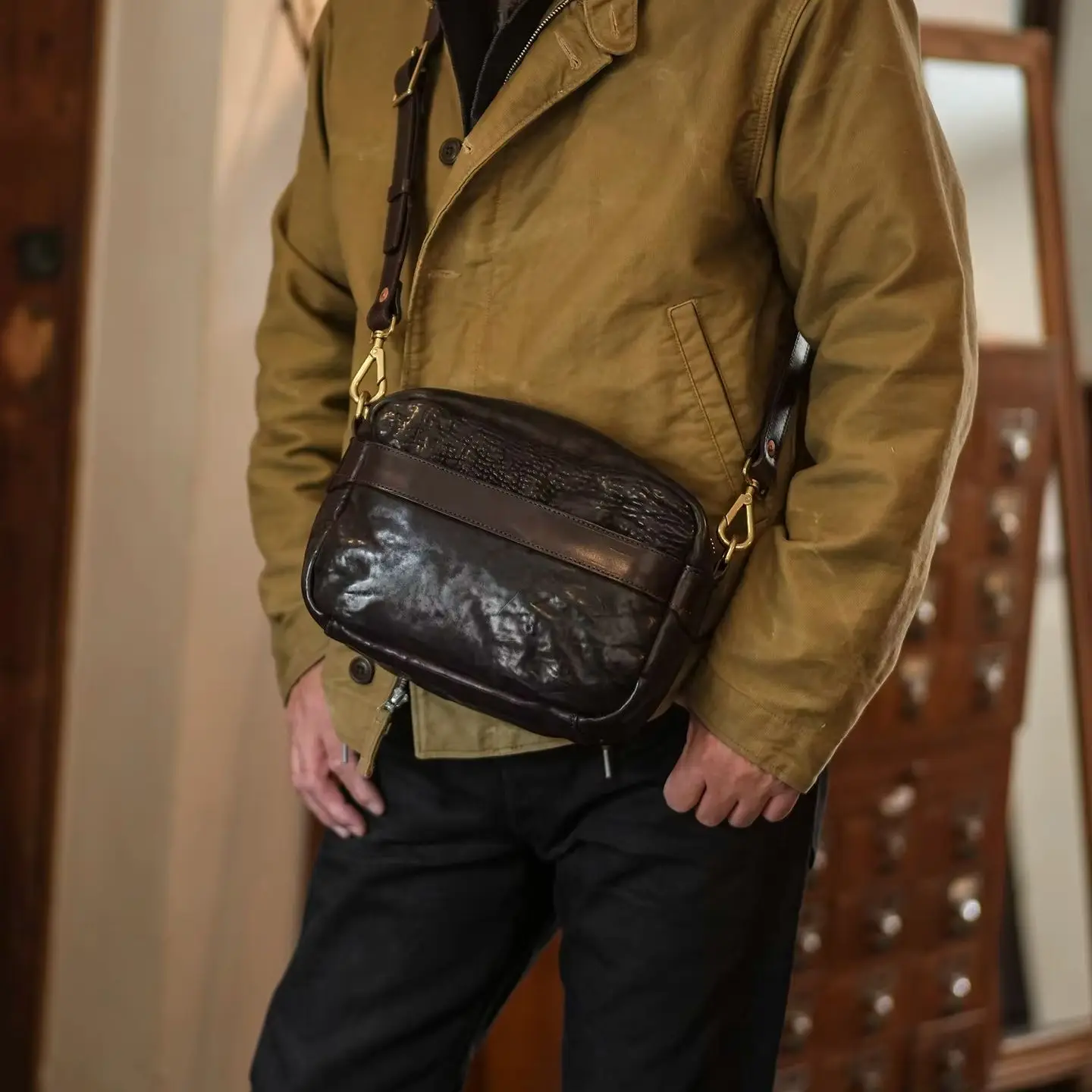 Vintage outdoor travel luxury first layer cowhide men's crossbody bag casual designer handmade genuine leather shoulder bag