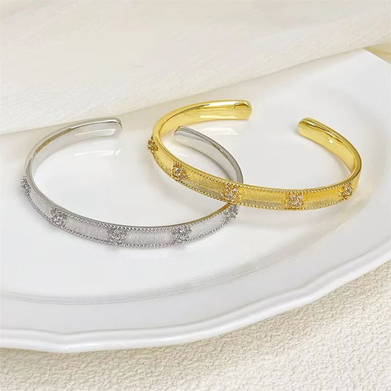 

2025 French simple design sense bead edge kaleidoscope light luxury bracelet women's brushed fashion bracelet