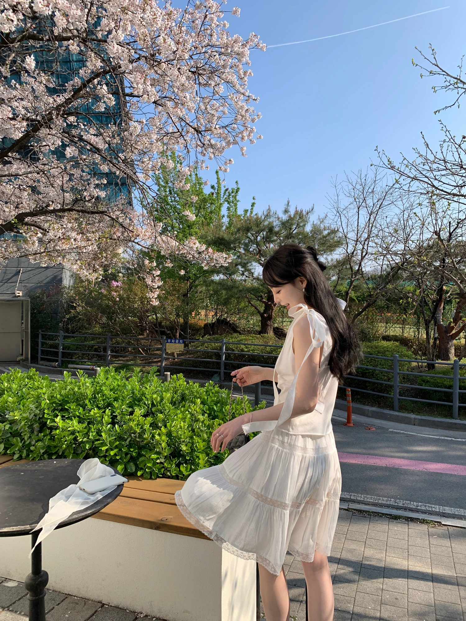 

Романтичная юбка Le Lalin с кружевными вставками, мягкая, универсальная, с эластичным поясом, комфортная, короткая.