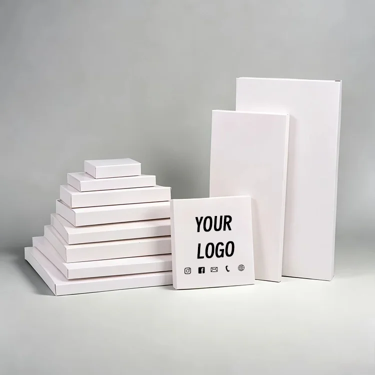 白いギフトボックス（大）50個、白い紙箱（小）、白い紙箱（大）、白い厚紙箱、包装箱。ロゴのカスタマイズが可能。