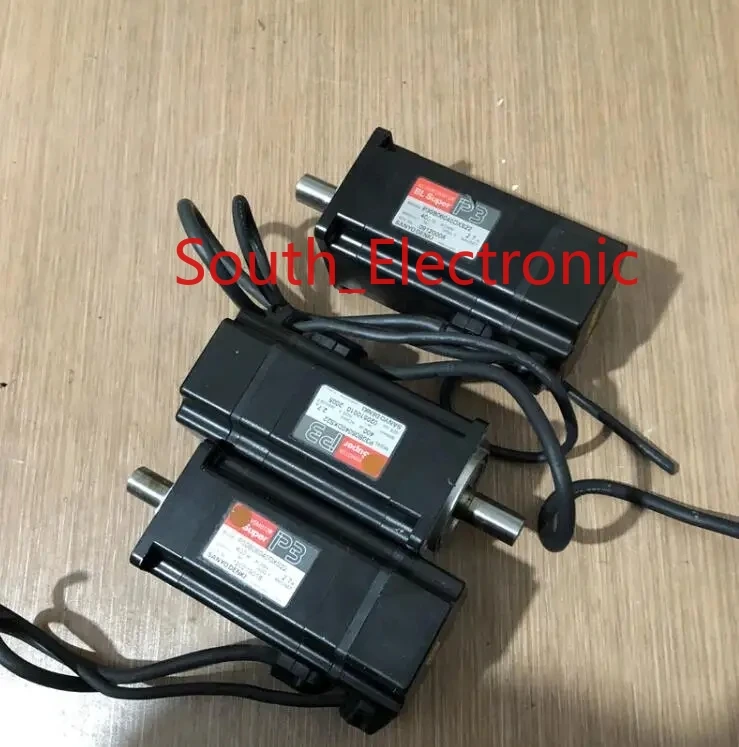 P30B06040DXS22  servo  motor  ,  In good working condition, free shipping  a