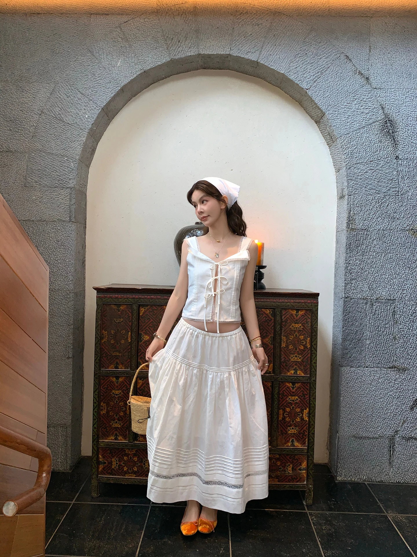 

Le Rouge White Cotton Linen Lace Trim Belted Vest Pleated Skirt Set Women's Fashion Spring Outfit V-Neck Sleeveless Dress