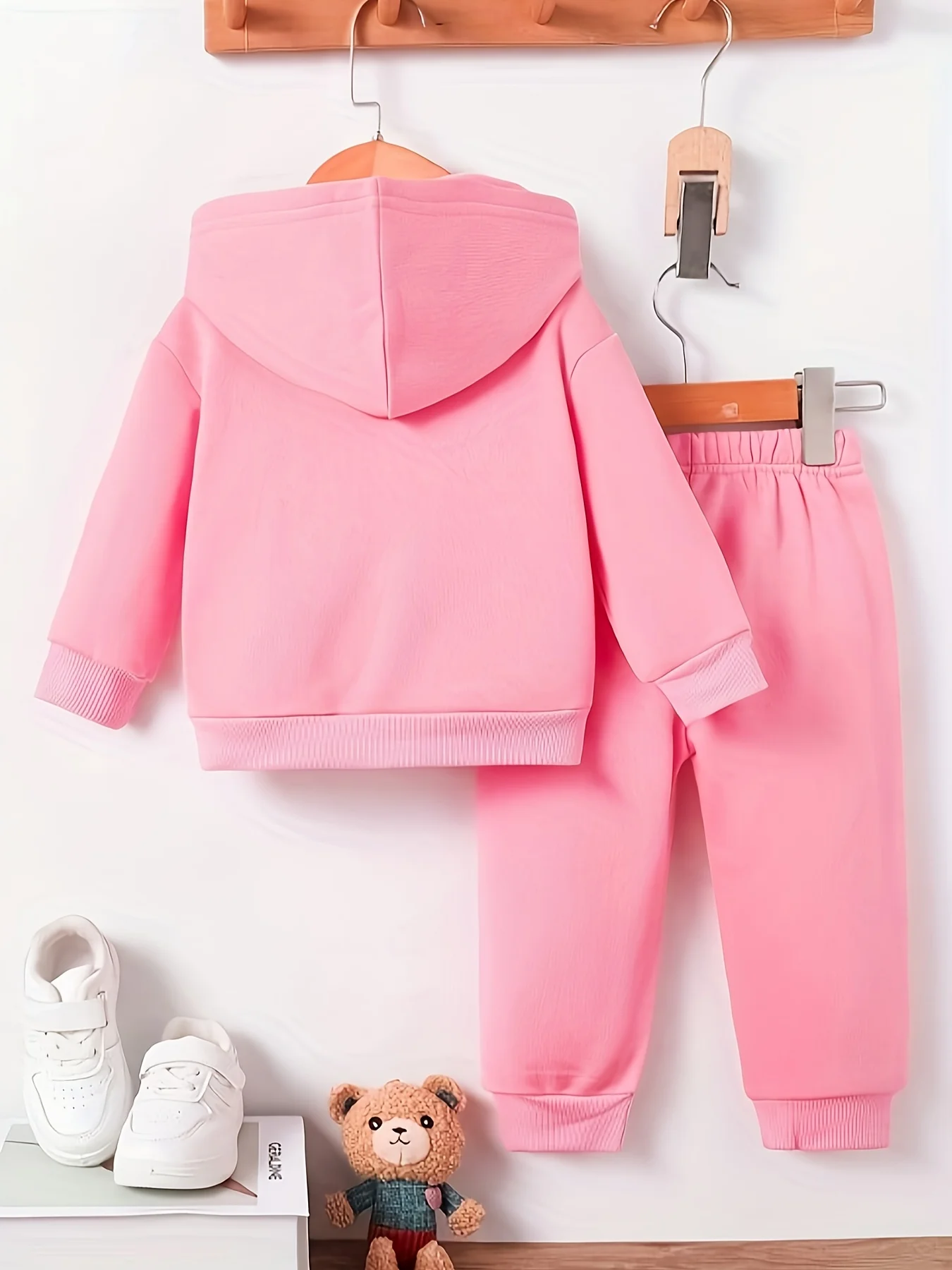 طقم هودي وسروال من الصوف المطبوع بنمط كلب لطيف للفتيات الصغيرات في الخريف والشتاء لحديثي الولادة #2