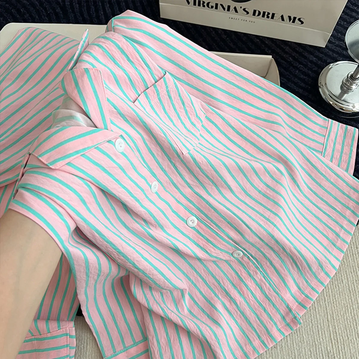 Herbstliches gestreiftes 2-teiliges Pyjama-Set mit Reverskragen, langen Ärmeln, als Freizeitkleidung für zu Hause, mit Knopfleiste, Damen-Loungewear, Schlafanzug, Nachtwäsche – Detail 6