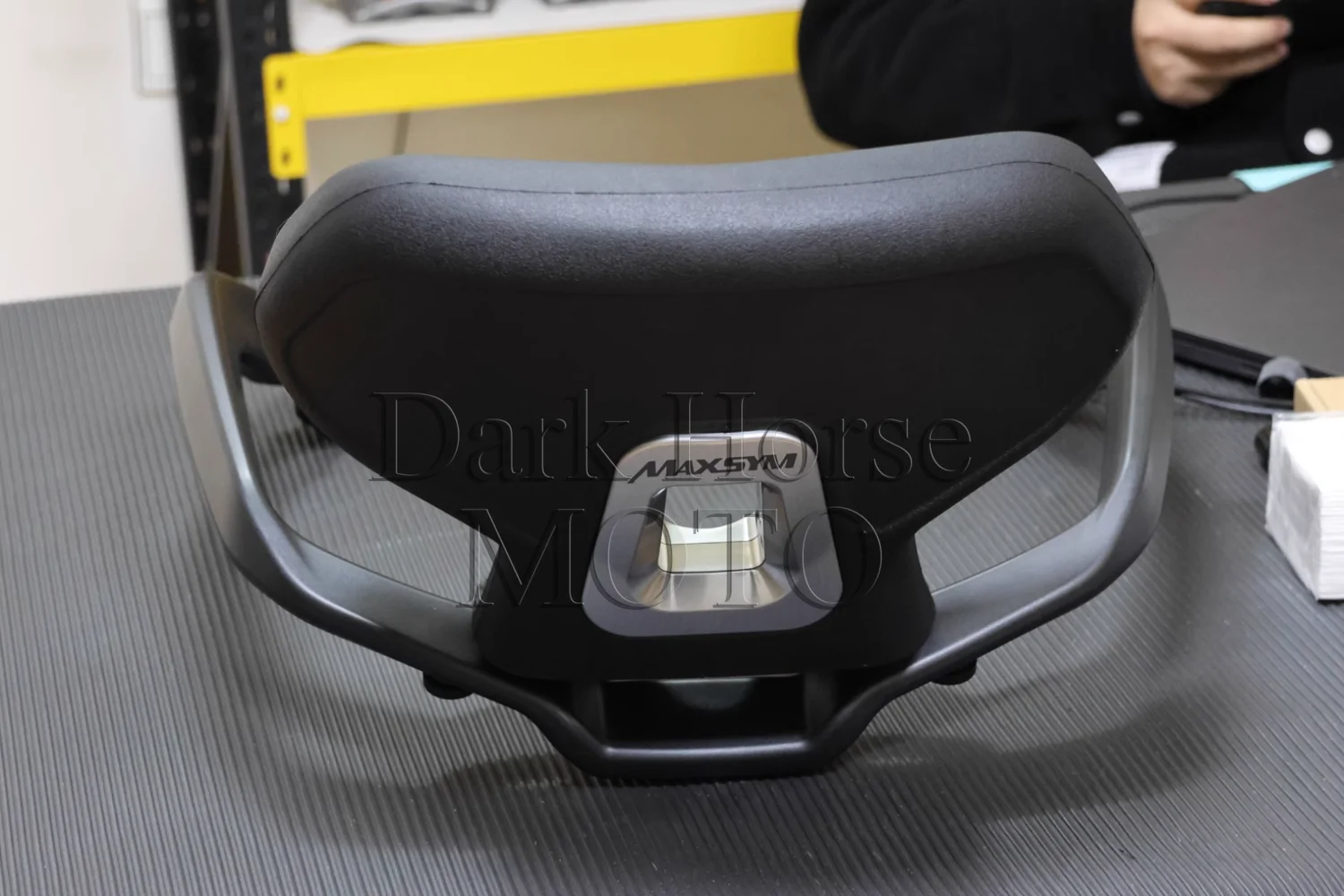 Non-Destructive Installation And Waterproofing Of Motorcycle Backrest For SYM MAXSYM 400 MAXSYM400