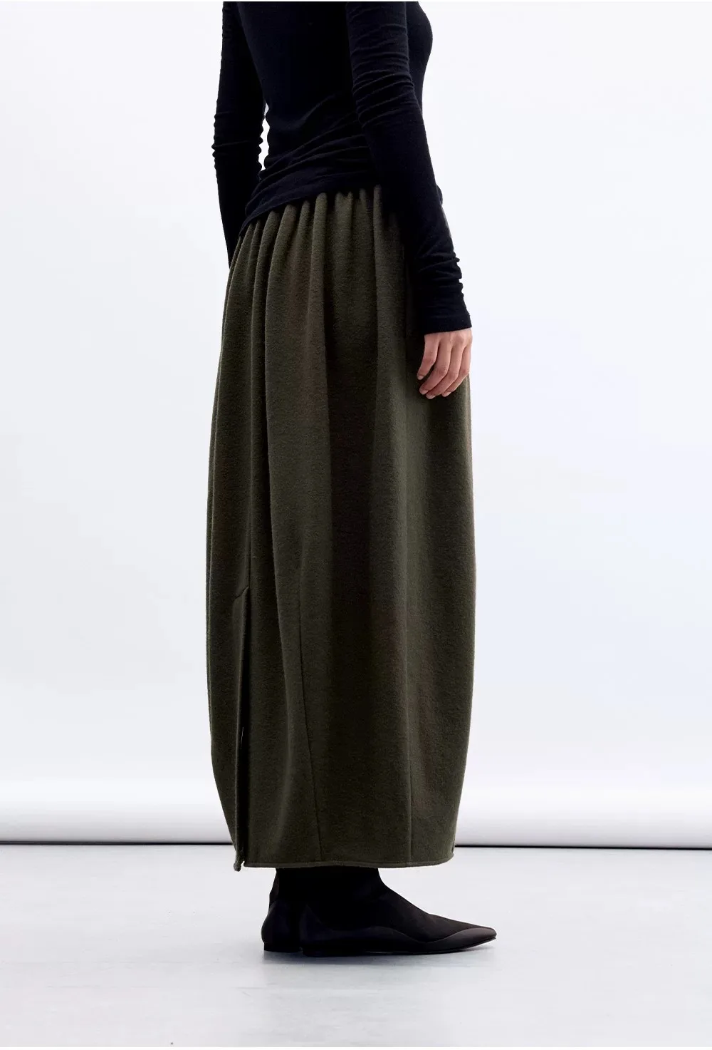 100% Wool Three-Dimensional Cut Flower Bud Skirt, Designed with a Relaxed and Lazy Style, New Model for Women in the Fall/Winter 2026 Season