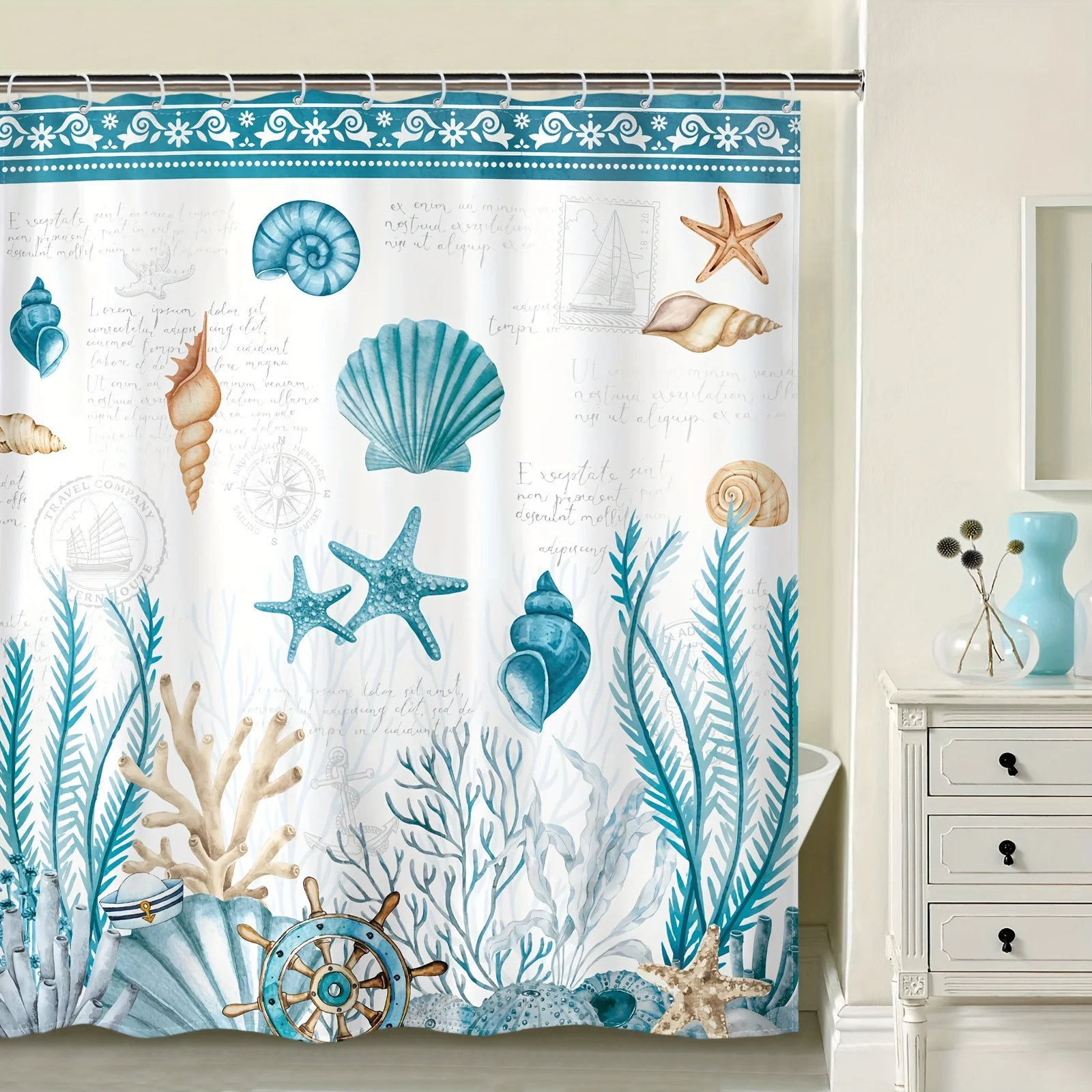 

Набор из 4 предметов для ванной комнаты Ocean Treasures: занавеска для душа, коврик для ванной, крышка унитаза и крышка бака — прибрежный домашний декор