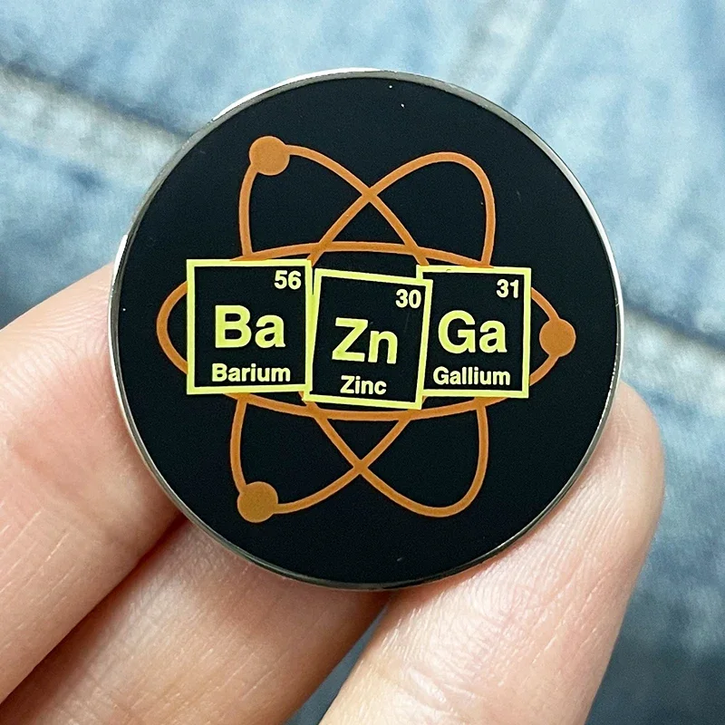 Bario Zinc Gallium BaZnGa Ba-Zn-Ga insignia de parodia Big Bang teoría Bazinga Meme broche esmalte Pin
