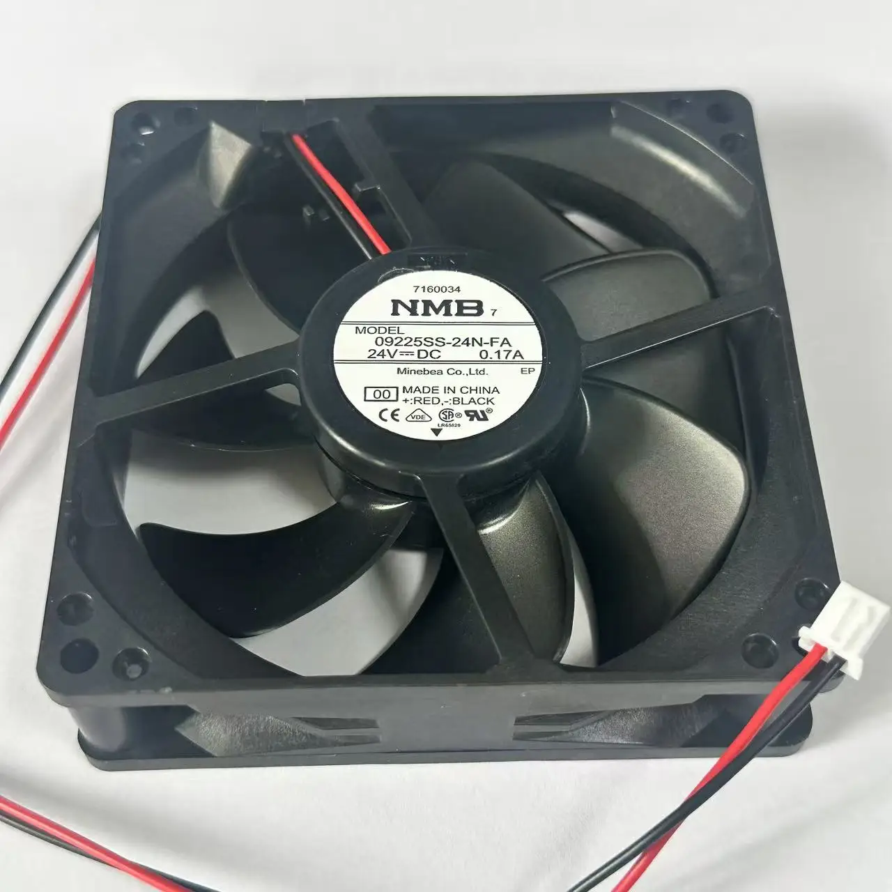 

NMB 09225SS-24N-FA DC 24V 0.17A 90x90x25mm 2-Wire Server Cooling Fan