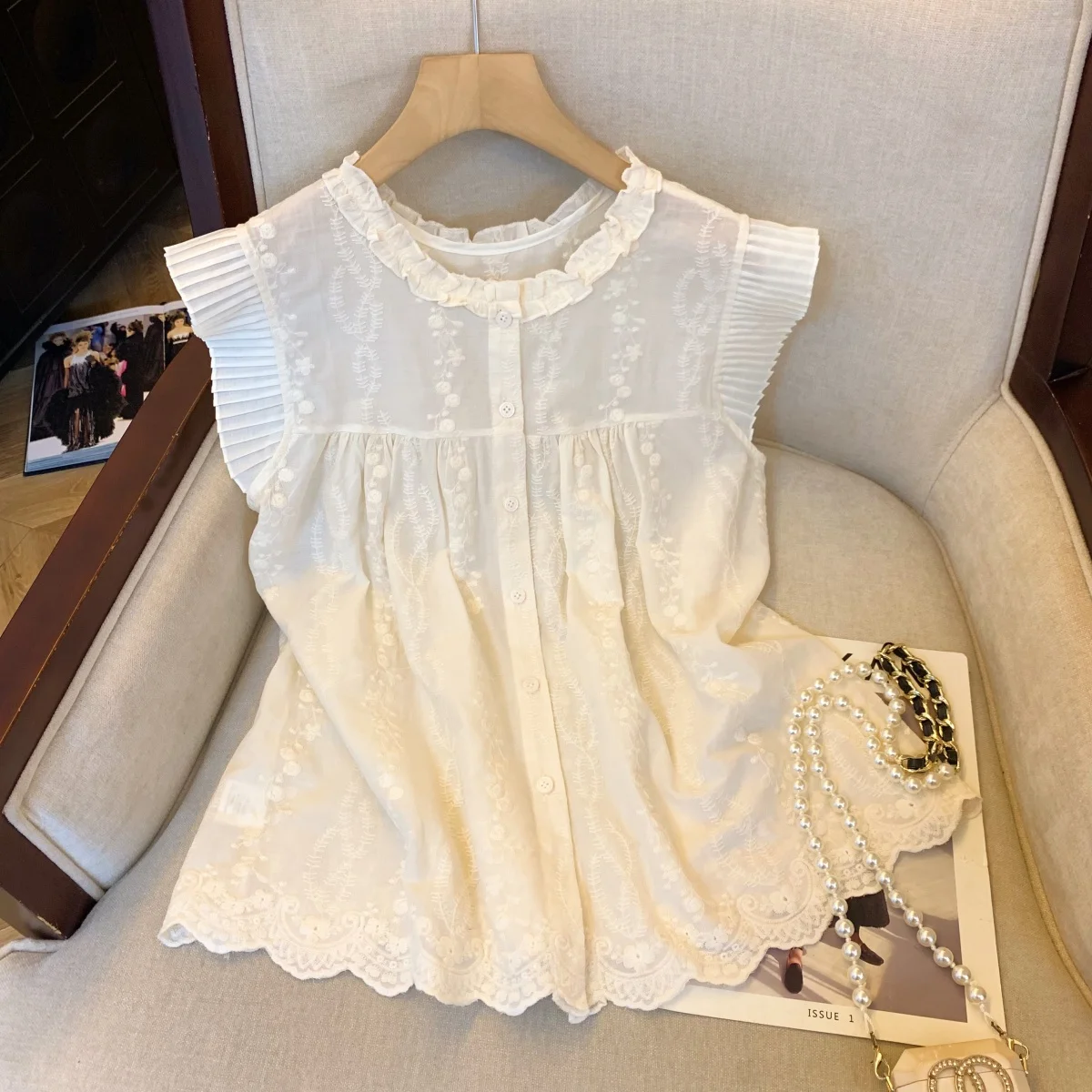 

Summer New Style Women's Shirt with Small Flying Sleeves And Embroidery Floral Pattern Doll Collar Top Straight Cut Silk Blend