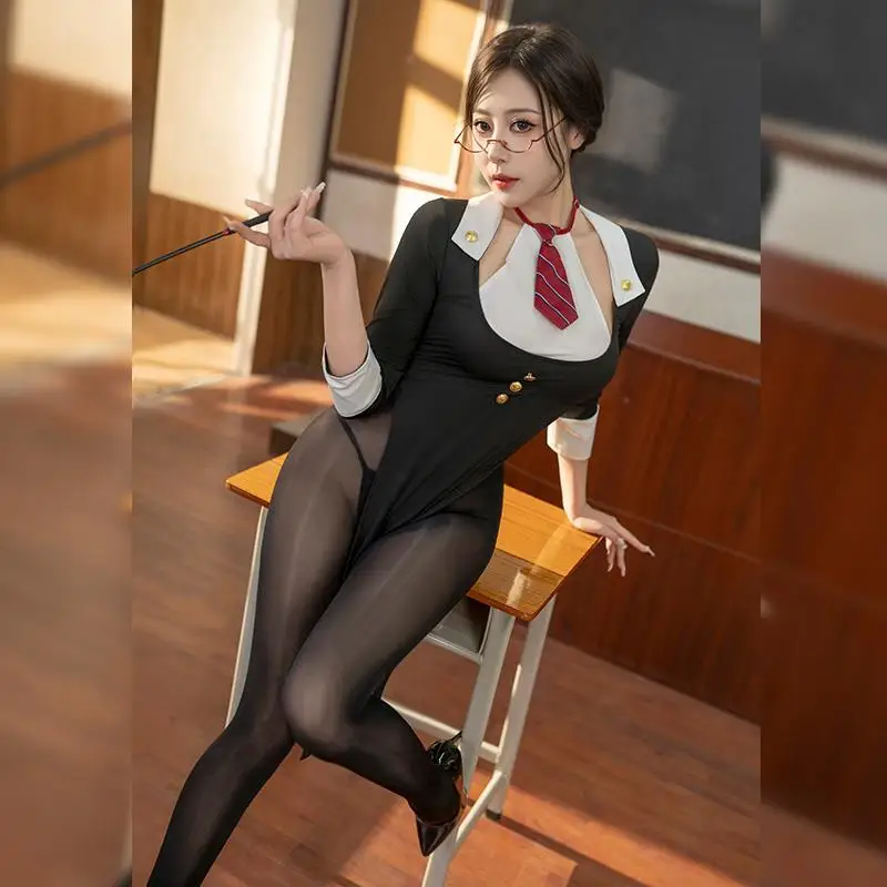 教壇のハイレグワンピース — 胸開き×タイツ
