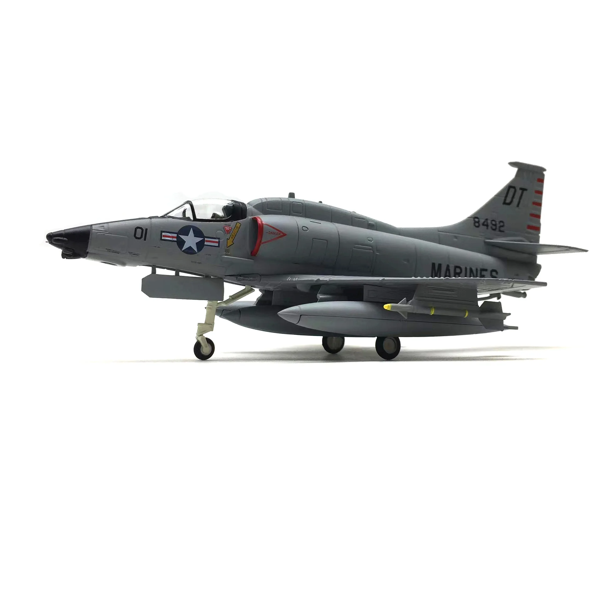 

Alloy 1:72 Scale USAF Marine Corps Skyhawk A-4 Aircraft Militarized Combat Airplane Model Collection Souvenir Toys