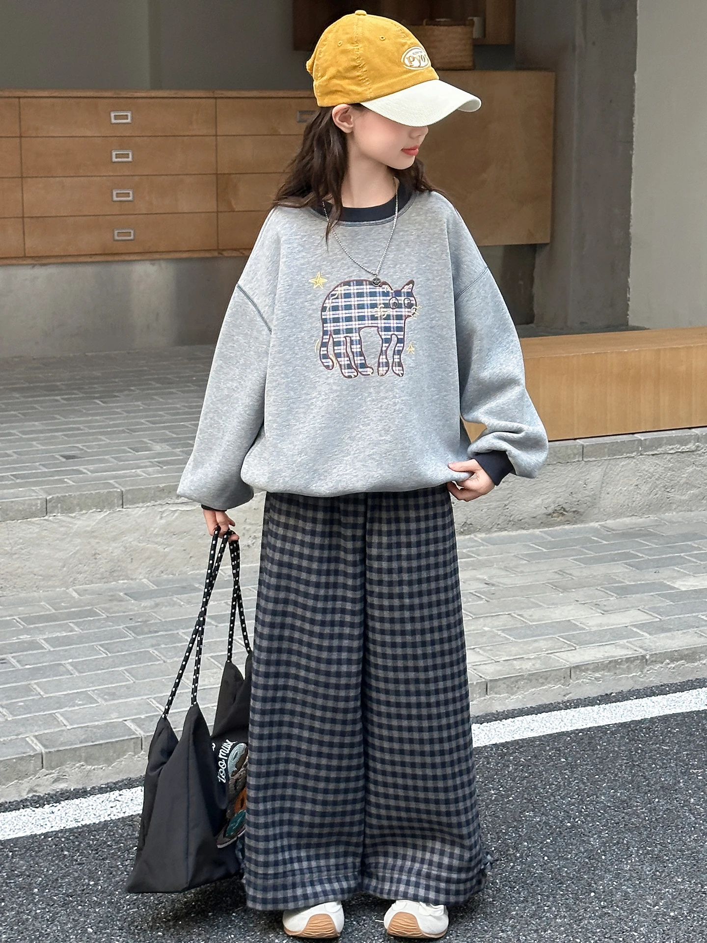 

Утепленный зимний комплект для девочек: брюки в клетку с высокой талией и свитшот, корейский стиль, осень-зима