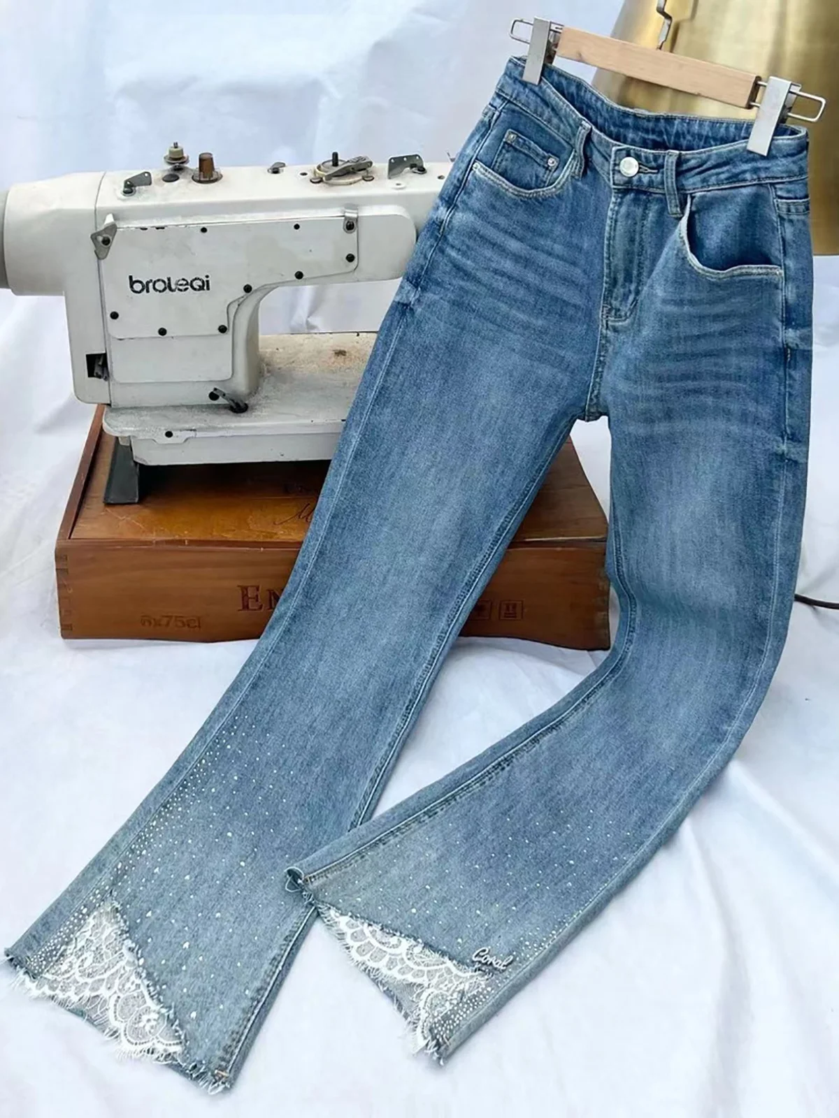 

Fashionable High-Waisted Slim Fit Lace Patchwork Bell Bottom Jeans Versatile Nine-Piece Women's Spring Elastic Denim Pants