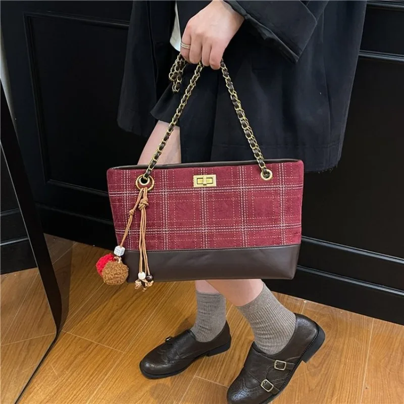 

Modern Women Crossbody Bag Slim Messenger Purse for Phones Keys Daily Essentials