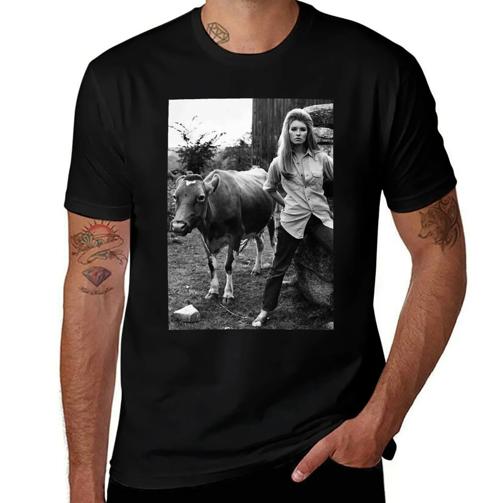Young Martha and cow T-Shirt Work Wear Simple Tee Shirt T-Shirt