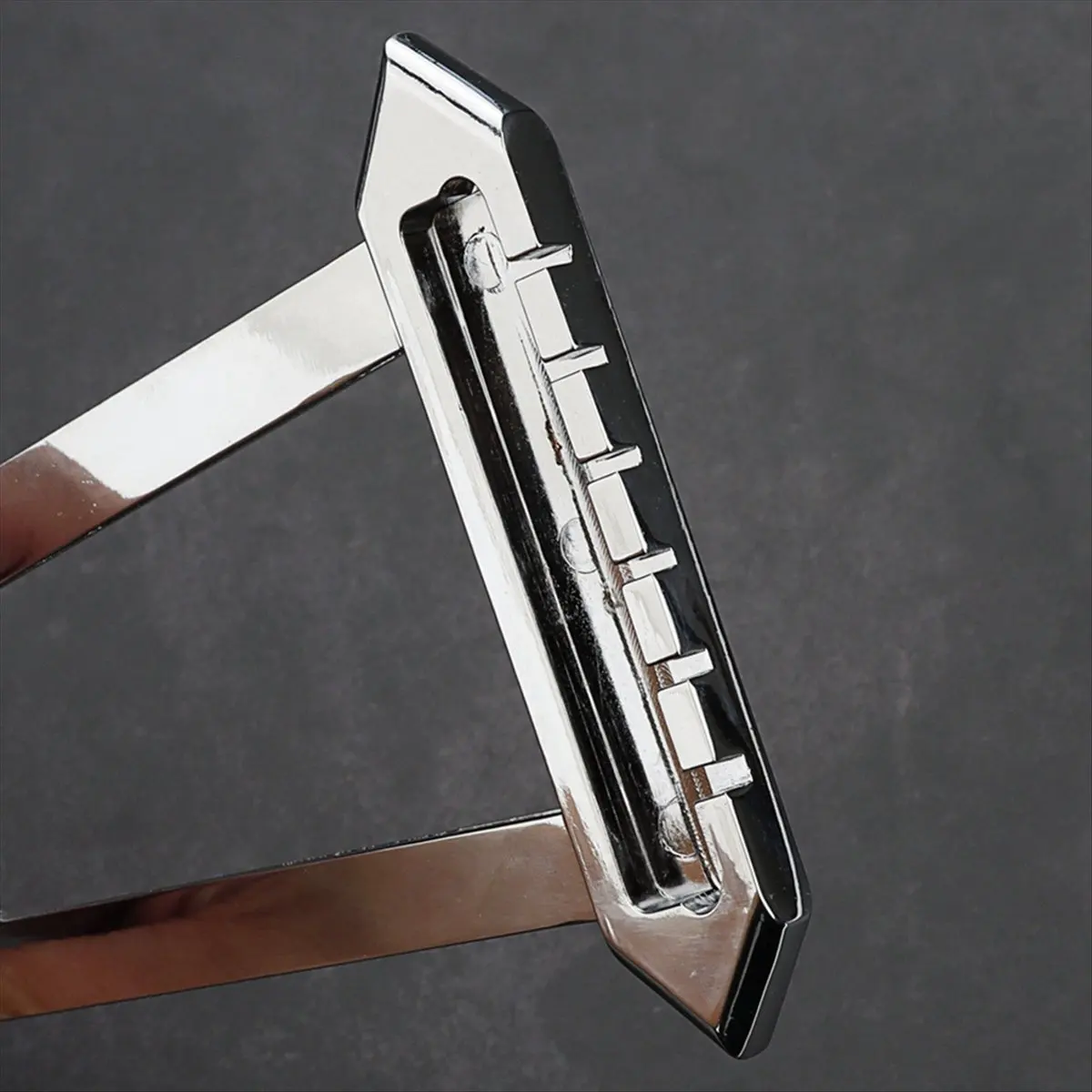 

XFDZ Round Silver Jazz Guitar Bridge with Adjustable Height for Guitar Accessories