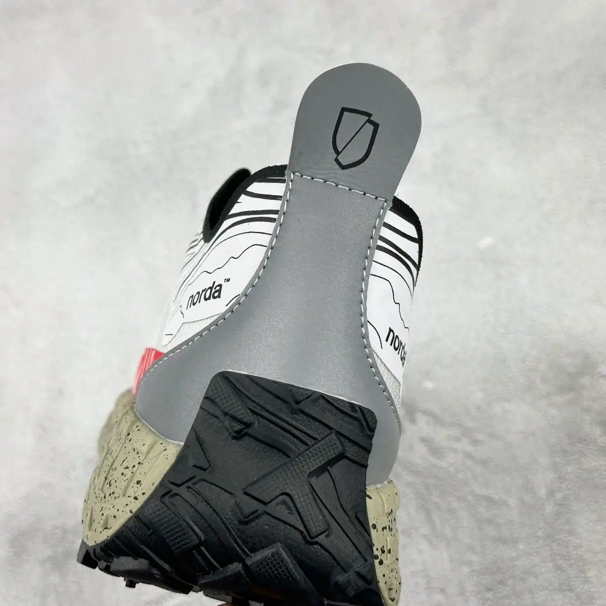 

2024 New Men's and Women's Athleisure Trend Shoes Professional Running Shoes