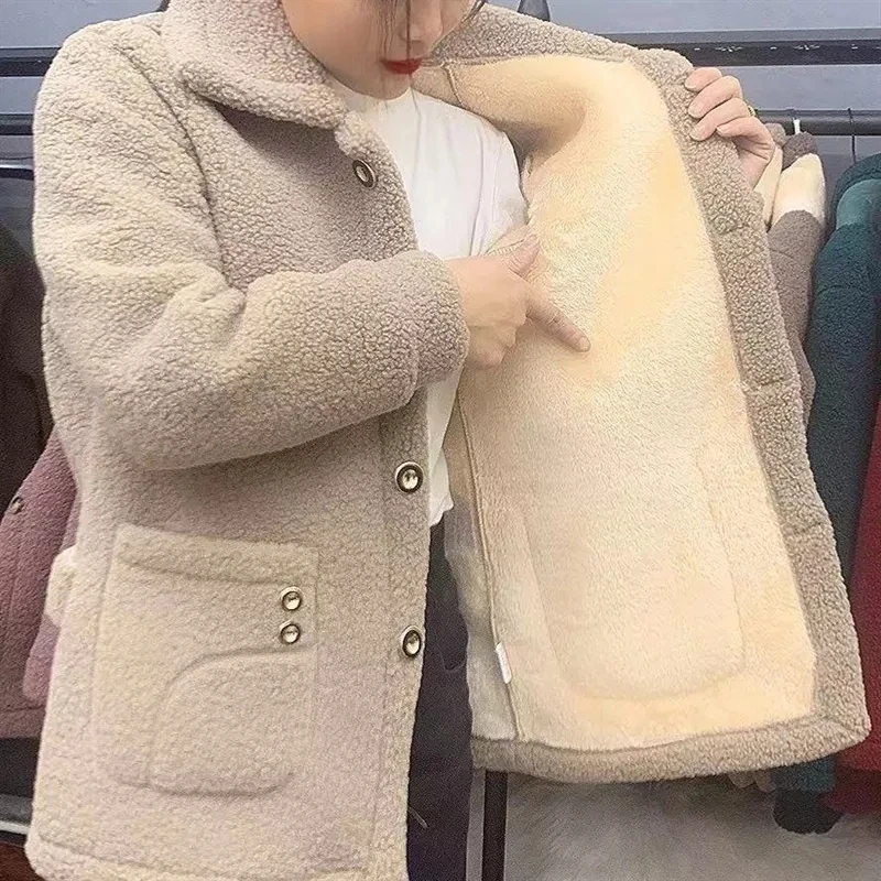 Chaqueta de terciopelo para mujer, abrigo grueso y cálido de imitación de cordero, chaqueta holgada de terciopelo de grano medio, novedad de invierno, 2023